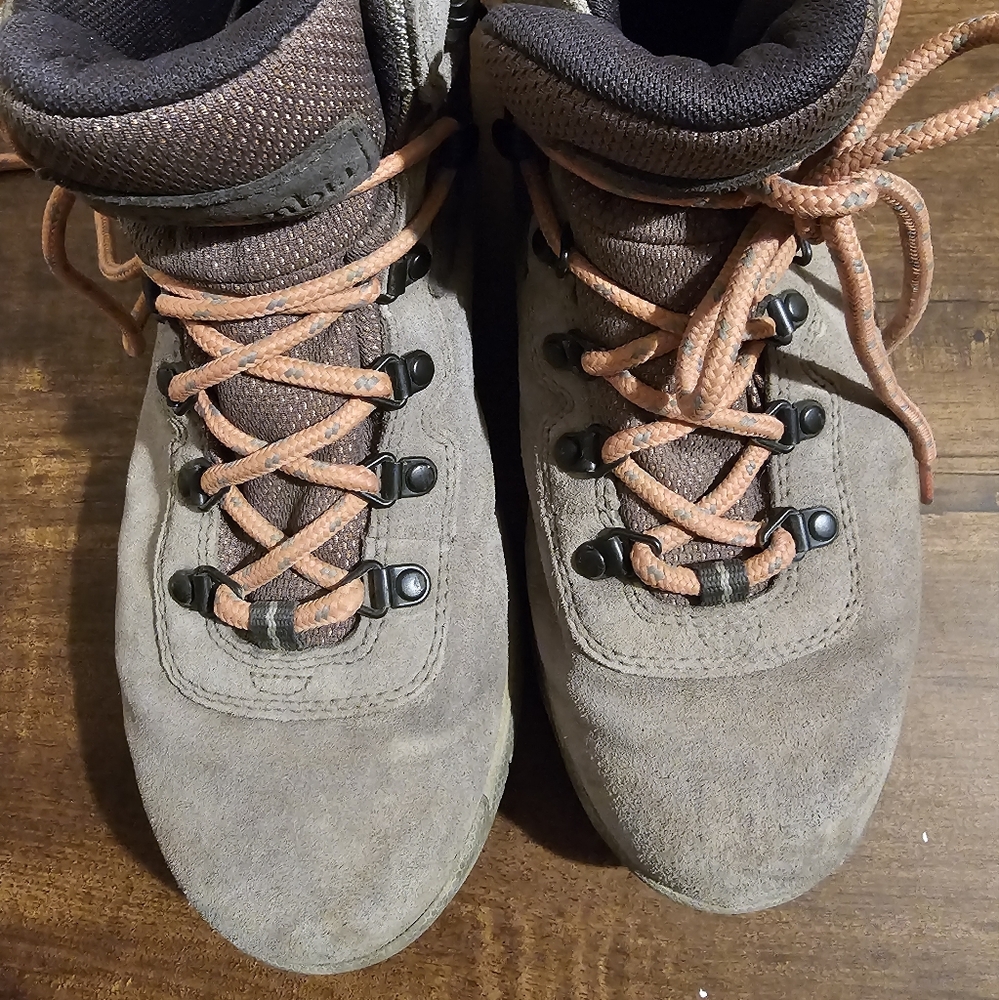 Columbia Newton Ridge Hiking Boots
